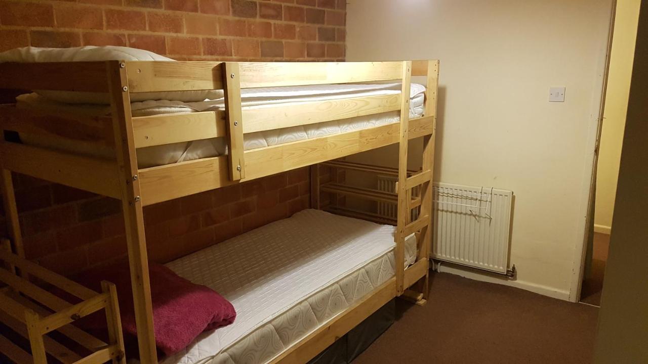 'Yellow Wood Micro Hostel-Eco Urban Bothy Style Very Basic But Cosy Redecorating But Cheap & Friendly Quiet Time Lockout 11Pm-7Am Bring Towel Or Hire Brecon Buitenkant foto