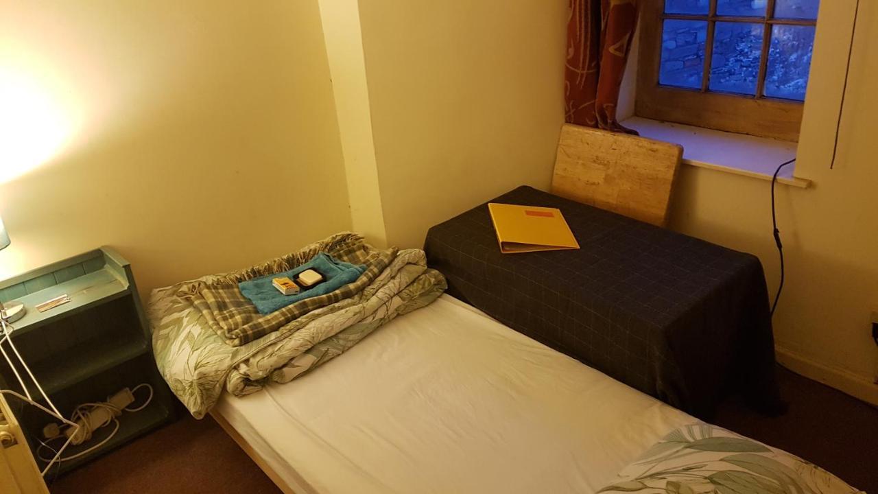 'Yellow Wood Micro Hostel-Eco Urban Bothy Style Very Basic But Cosy Redecorating But Cheap & Friendly Quiet Time Lockout 11Pm-7Am Bring Towel Or Hire Brecon Buitenkant foto