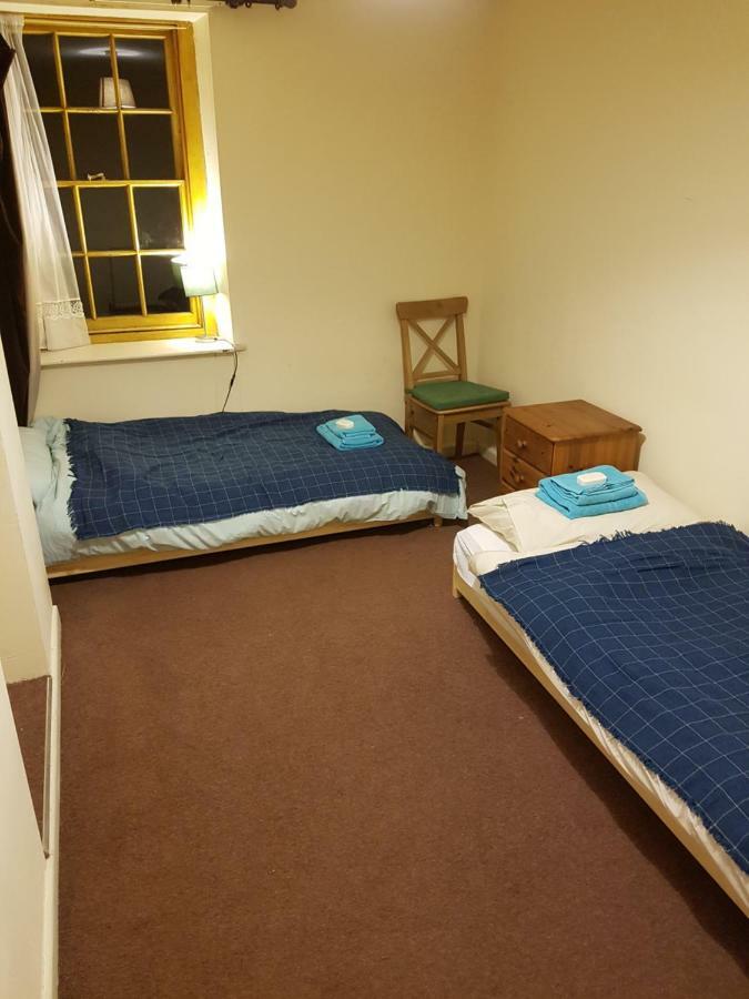 'Yellow Wood Micro Hostel-Eco Urban Bothy Style Very Basic But Cosy Redecorating But Cheap & Friendly Quiet Time Lockout 11Pm-7Am Bring Towel Or Hire Brecon Buitenkant foto
