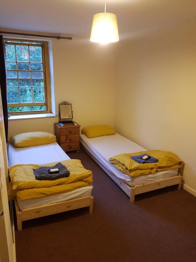 'Yellow Wood Micro Hostel-Eco Urban Bothy Style Very Basic But Cosy Redecorating But Cheap & Friendly Quiet Time Lockout 11Pm-7Am Bring Towel Or Hire Brecon Buitenkant foto